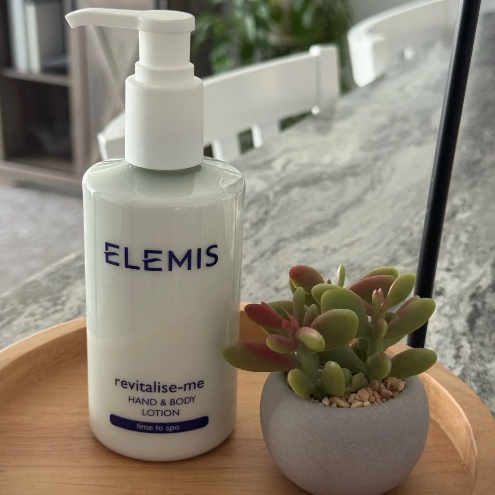 Elemis Revitalise-Me hand & body lotion 300ml/10.1 oz  Full size